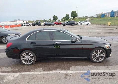 2017 Mercedes-Benz C 300 из США, поврежденный, VIN 55SWF4JB2HU197328